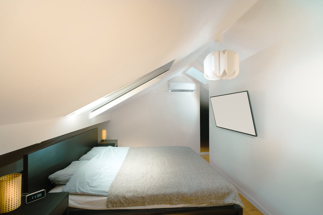 bien agrandir visuellement une chambre sous pente pour optimiser l'espace